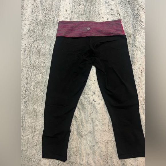 Lululemon Wunder Under Crop
Black/Wee Are From Space Magenta / Jewelled Magenta - Picture 4 of 5